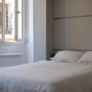 studio-lumineux-place-de-lenche-panier-marseille.fr-provencehotel.com/
