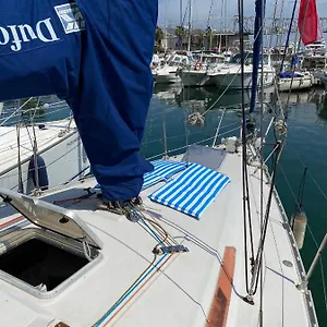 Acogedor Velero En El Forum Sant Adria de Besos